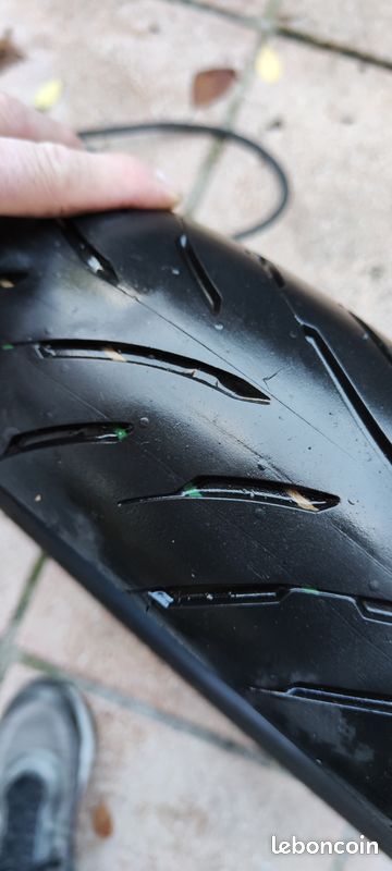 2 pneus moto quasi neufs 110/70/17 et 140/70/17 Dunlop GPR 300 (image 3)