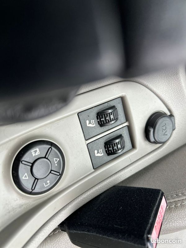 Peugeot 308 CC 2.0 HDI 163 Féline 308 CC 2.0 HDI 163 Féline (image 26)