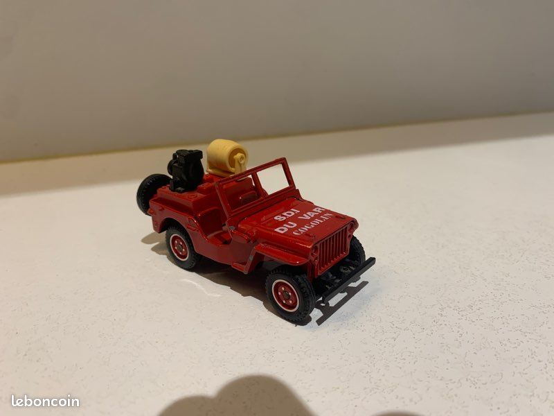 Solido 8076 - Jeep Willys pompiers 1942 Rouge 1:18