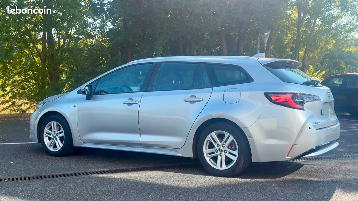 TOYOTA COROLLA TOURING SPORTS 1.8 Hybride 122 Dynamic Business – Automatique – 2022 – 107 000 km (image 2)