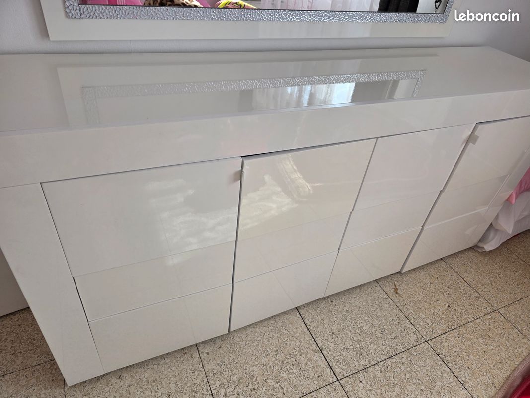 Bahut blanc lakee brillant avec étagères a l intérieur propre (image 1)