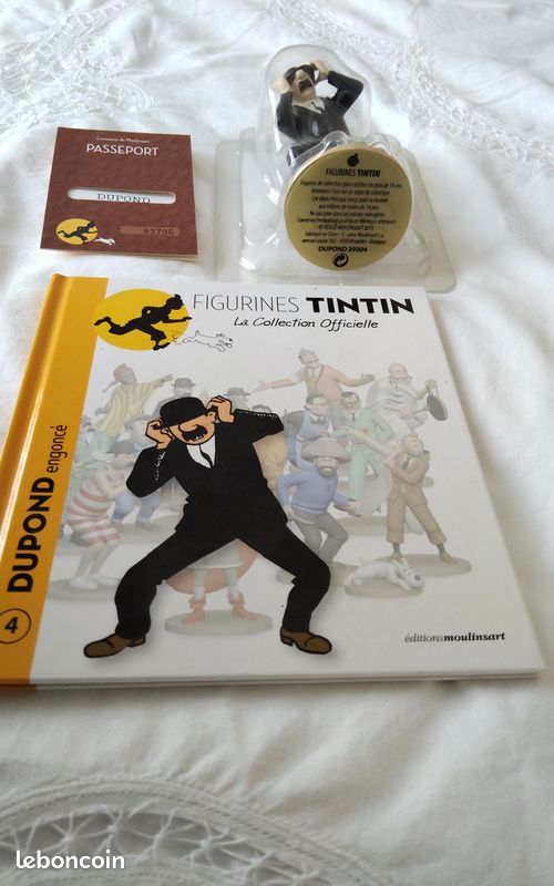 Figurine Rare Tintin : Dupond Engoncé Dans Son Chapeau, Sur Socle Gris. Moulinsart, état Parfait Dans Sa Boîte.