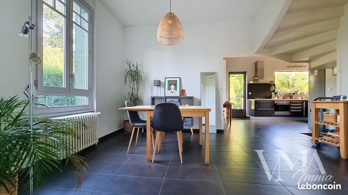 Maison 12 pièces 232 m² · à Tassin-la-Demi-Lune · 232 m² · 840 000 €