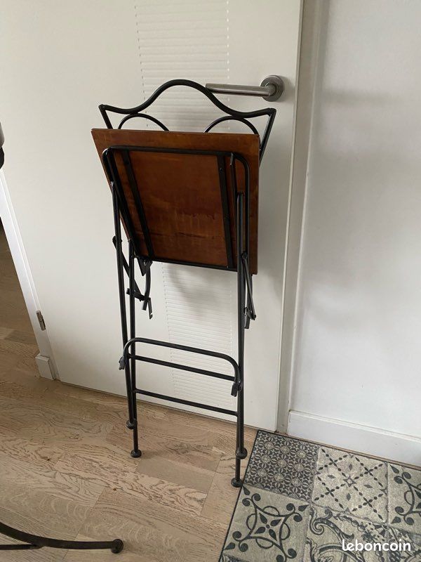 Ensemble Table Haute Verre + 2 Chaises Fer Forgé Noir - Coussins Crème - Art Nouveau