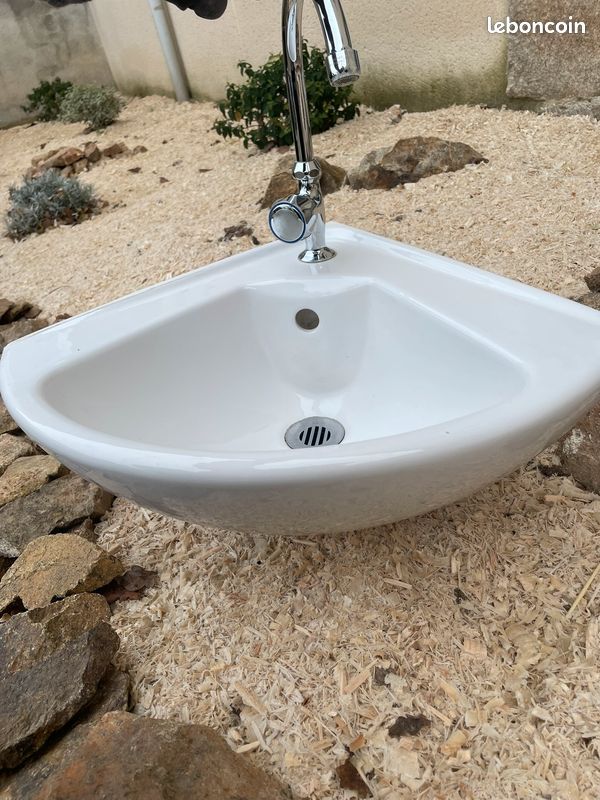 Lavabo d'angle (image 1)