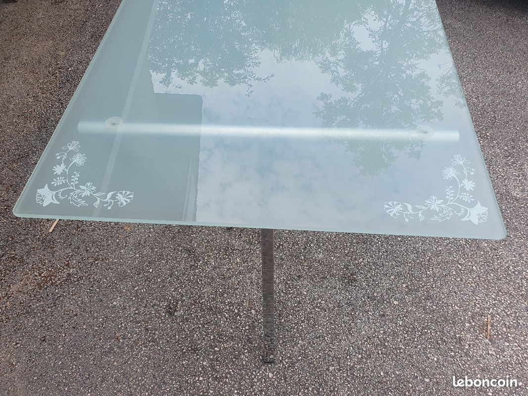 Table / bureau en verre sur tréteaux metal (image 3)