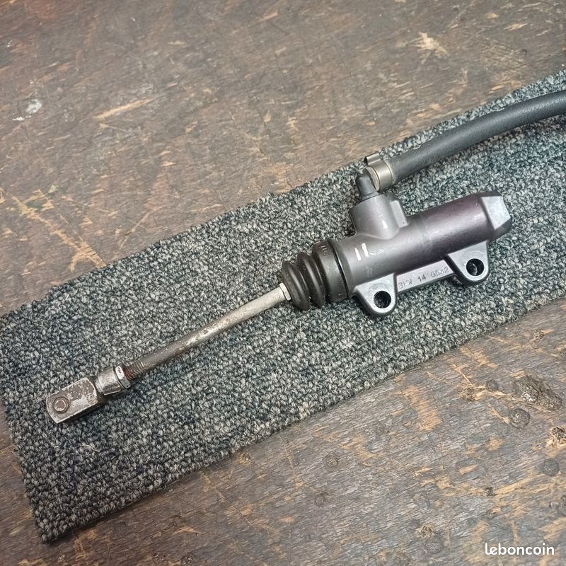 Mettre cylindre arrière bmw r 1150 rt (image 1)