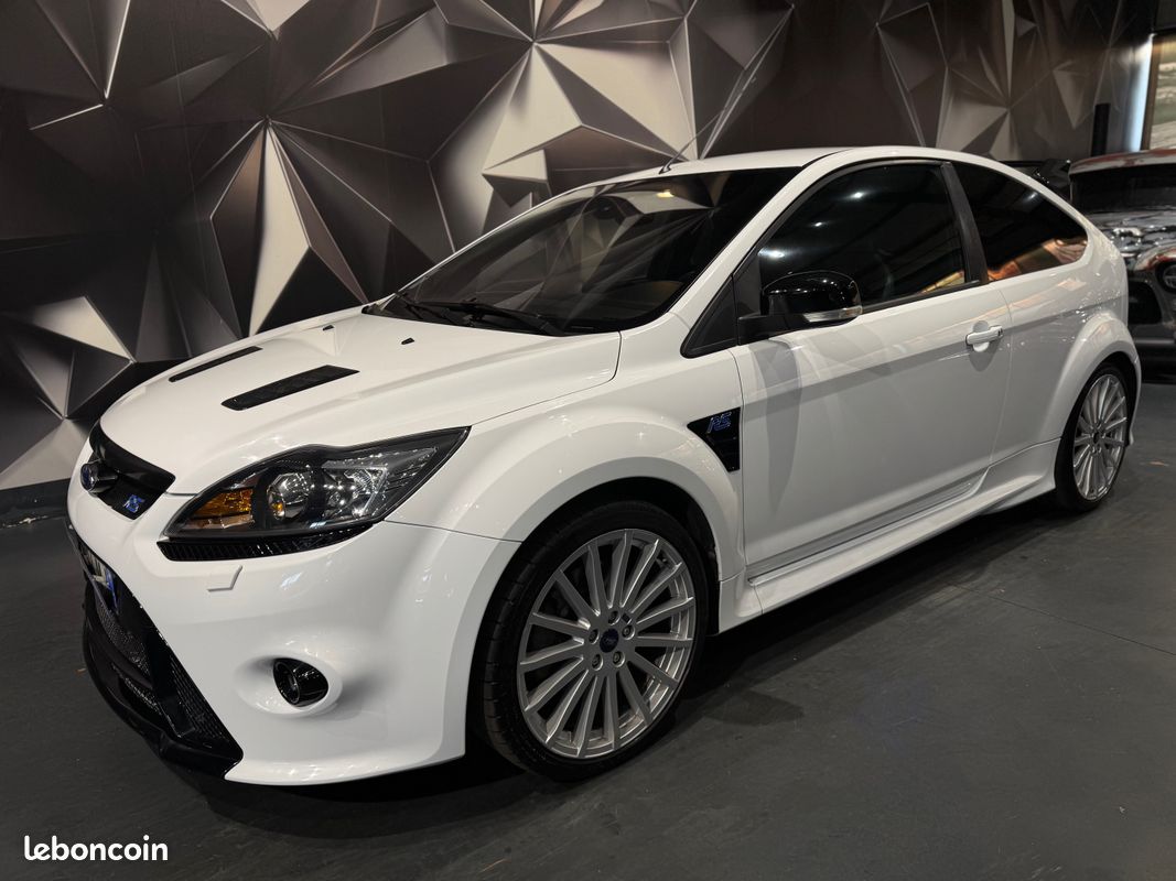 Ford Focus RS Phase 2 MK2 2.5 T 305 CH Essence 3 Portes Pack RS Blanc Glacier Recaro Sport Radar Climatisation 2010 (image 1)