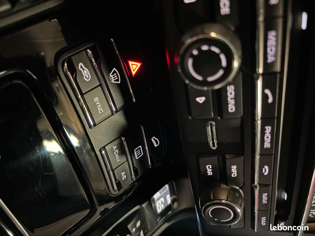 PORSCHE CAYENNE 4.2D V8 S Tiptronic S A (image 28)