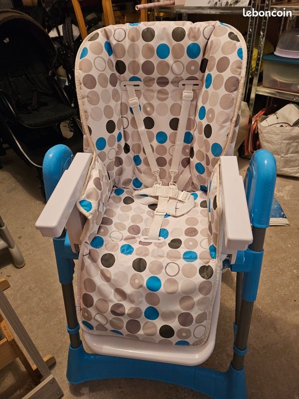Chaise haute (image 1)