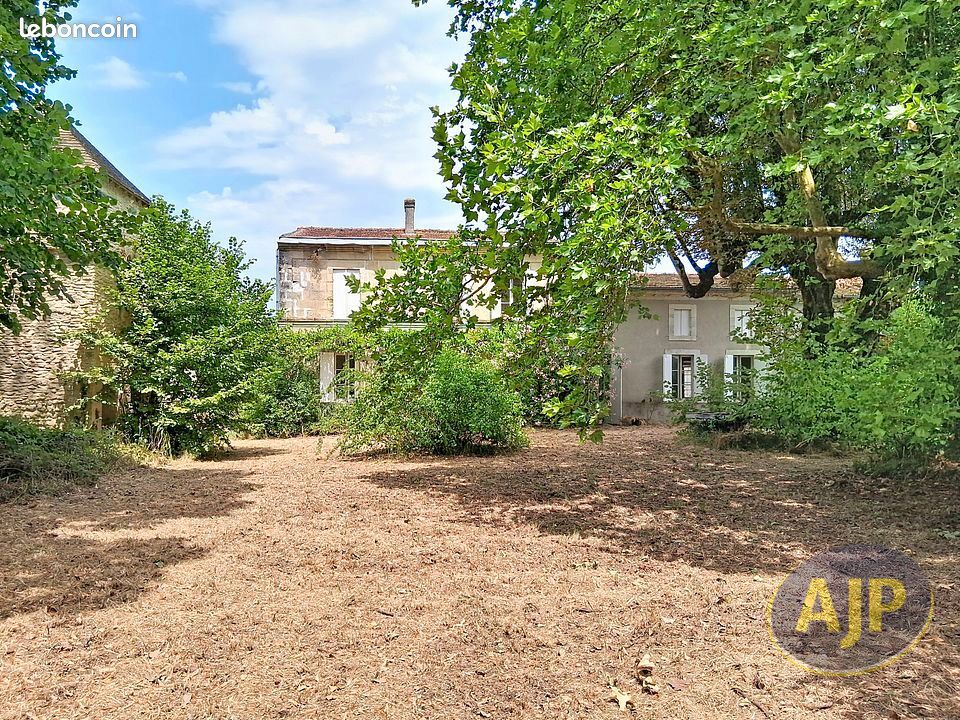 Maison 13 pièces 381 m² · à Vertheuil · 381 m² · 362 000 €