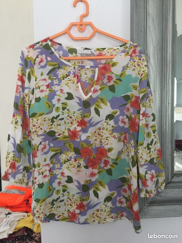 Blouse fleurie manches 3/4 tex taille 38 (image 1)