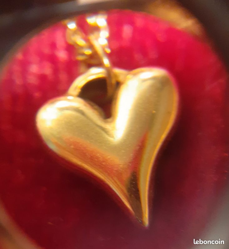 Très beau collier pendentif coeur et perles en métal doré .
État neuf, jamais porté (image 5)