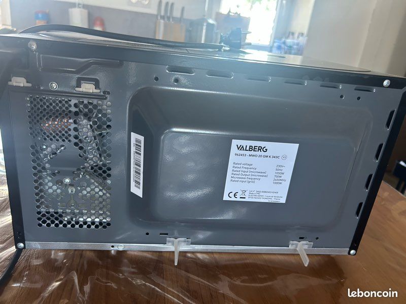 Micro-ondes Grill VALBERG MWO 20 GM K343C – Très bon état – Peu servi (image 7)