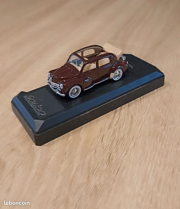 Jouet Ancien Renault 4 CV – CIJ – Échelle 1/43 – Zamac – France – Version Grise