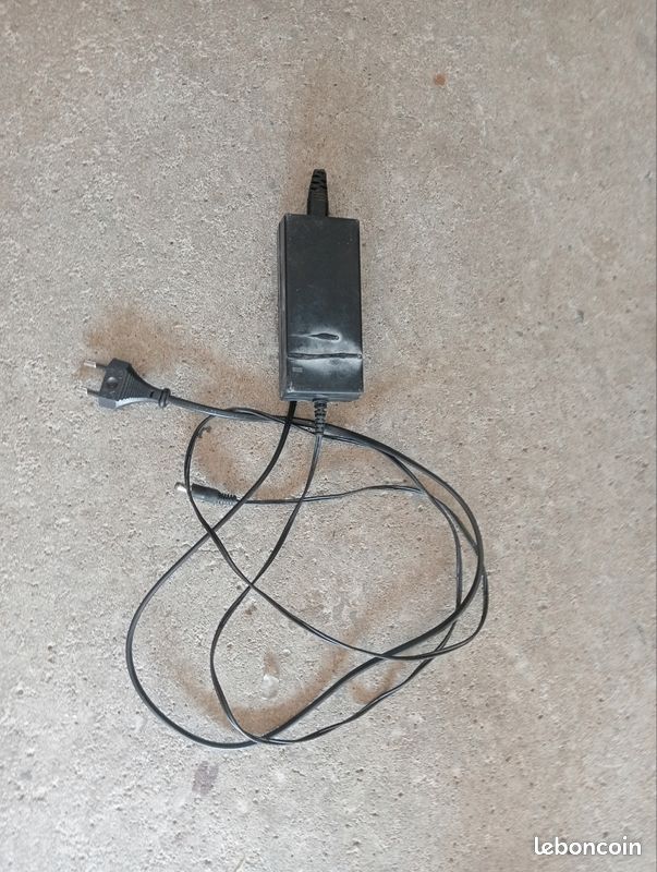 Chargeur trottinette électrique (image 1)