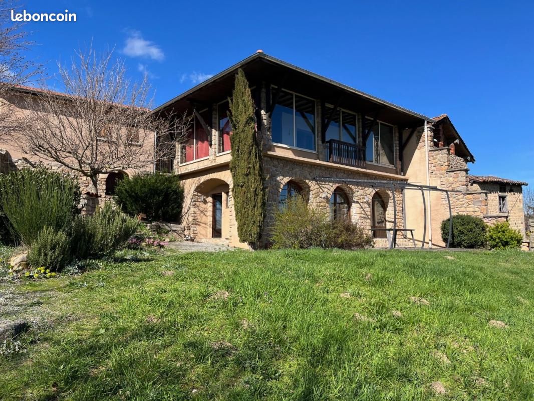 Maison 7 pièces 217 m² · à Boën-sur-Lignon · 217 m² · 247 000 €