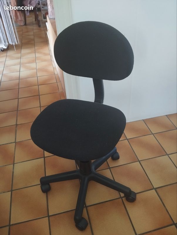 Chaise de bureau à roulettes (image 1)