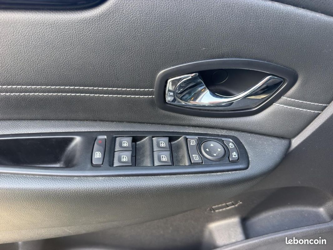 Renault Grand Scenic 1.5 dCi 110ch Bose EDC Euro6 7 places "Boite Automatique" (image 11)