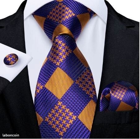 Cravate de luxe de couleur violet et or, motif damier, à carreaux, en soie, pour homme, boutons de manchettes et pochette carrée assortis, coordonnés et offerts (image 1)