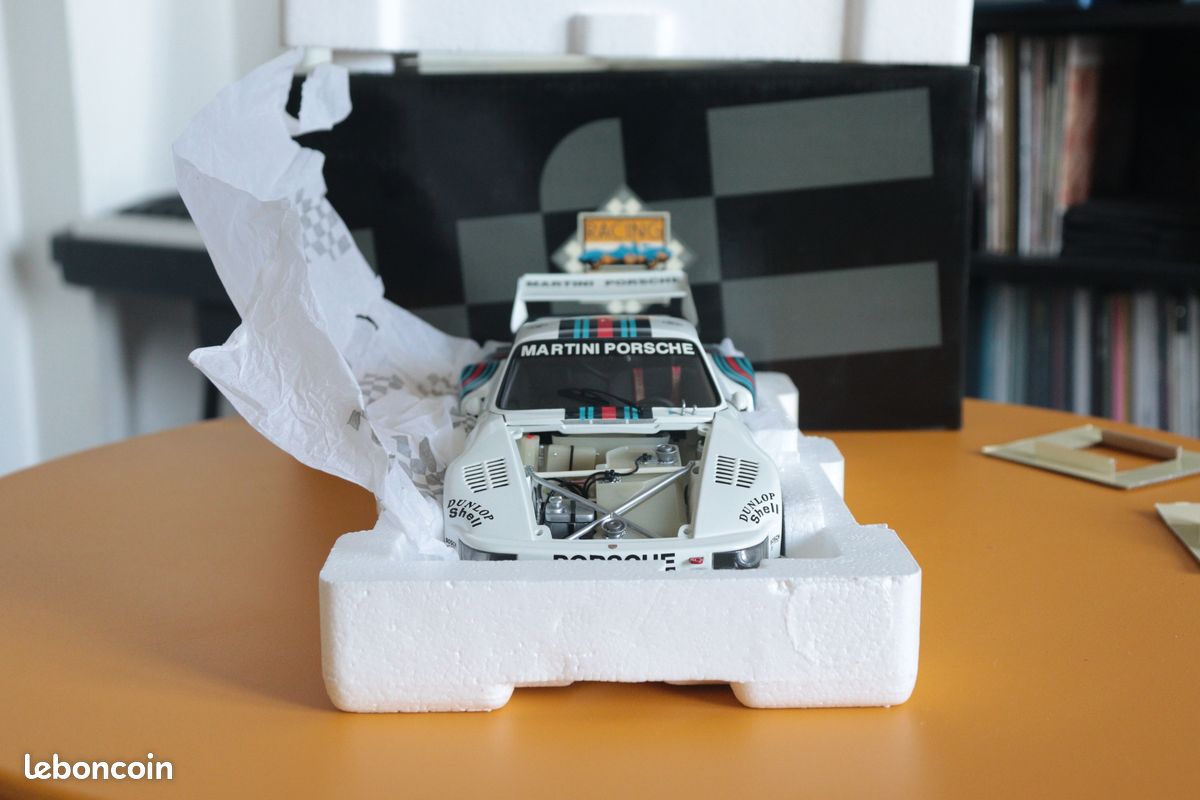 Porsche 935 Martini #40 - Stommelen/Schurti - Winner Le Mans Cat