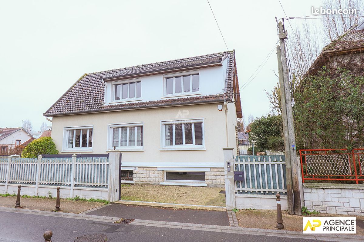 Maison 6 pièces 144 m² · à Maisons-Laffitte · 144 m² · 3 900 €