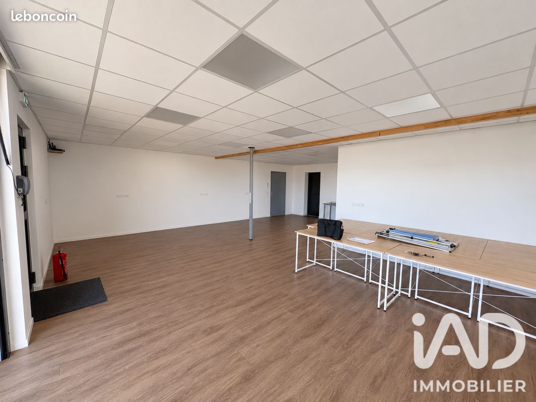 Immeuble 119 m² · à Villedoux · 119 m² · 185 000 €