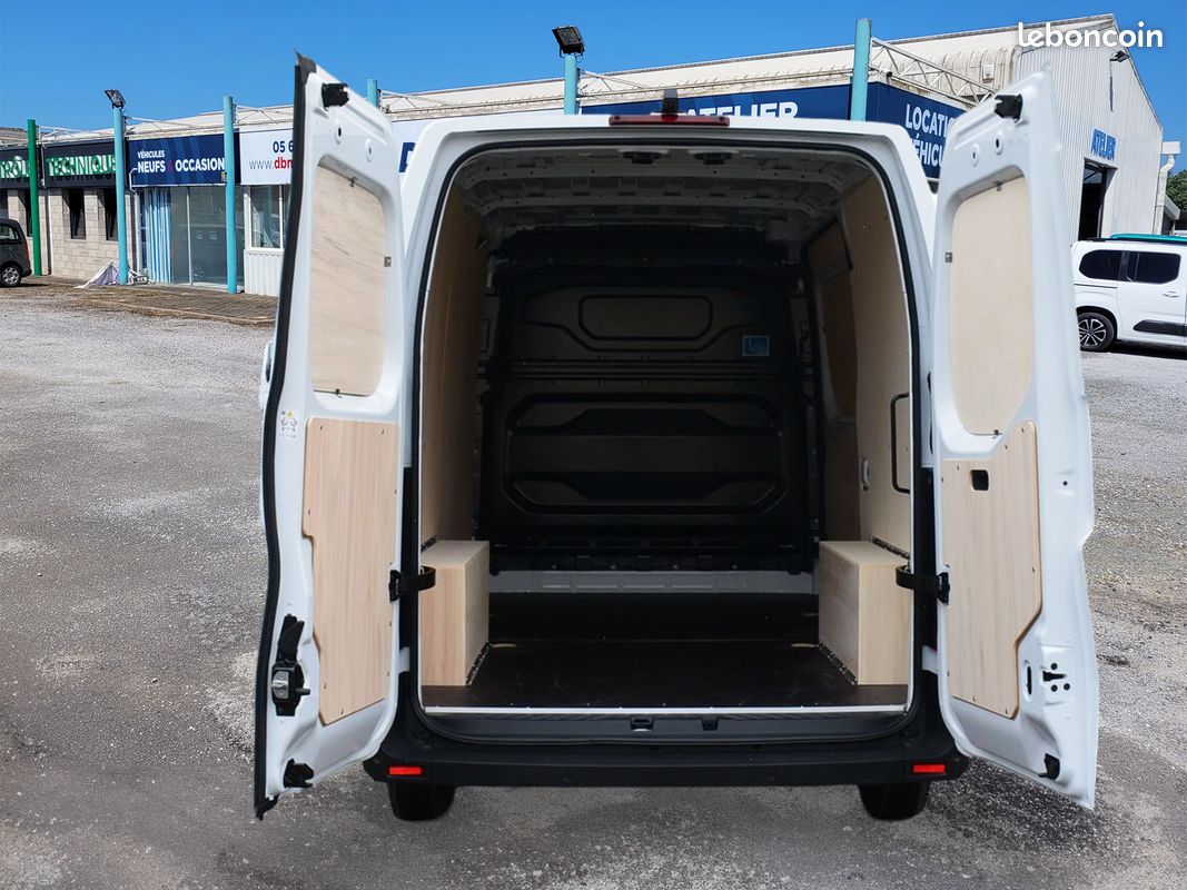 Renault Master L2H2 Extra 3T5 Blue dCi 170 Auto - Leasing (image 3)