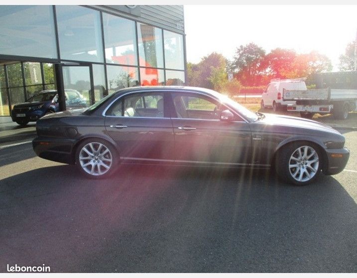Jaguar XJ8 2.7D V6 BI-TURBO SPIRIT OF LEGEND (image 3)