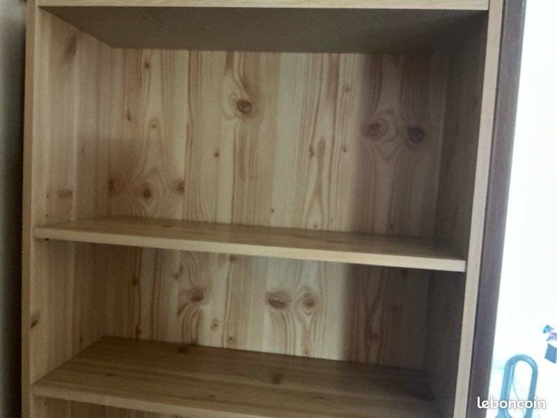 Bibliothèque en bois clairs (image 2)