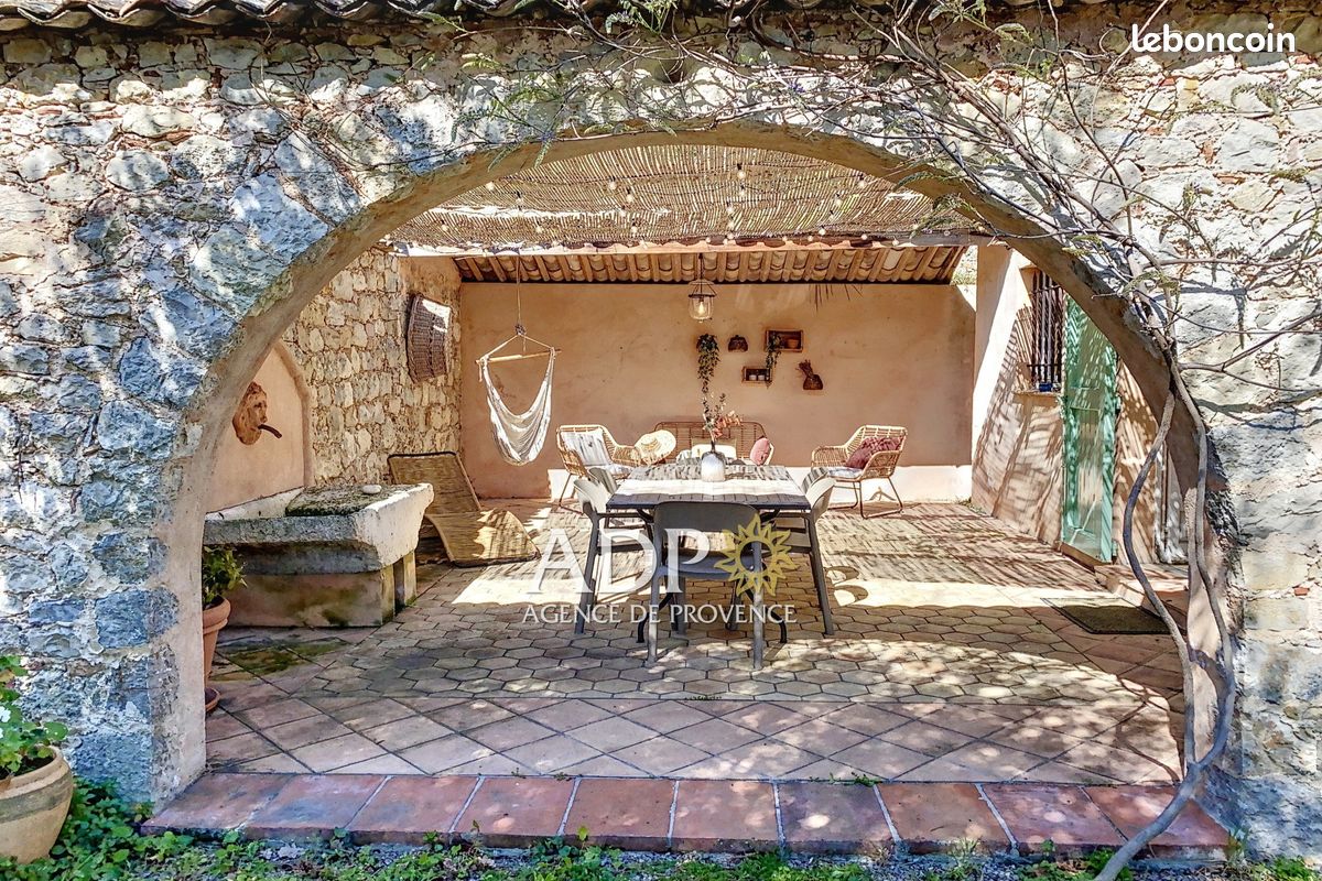 Maison 8 pièces 255 m² · à Grasse · 255 m² · 1 698 000 €