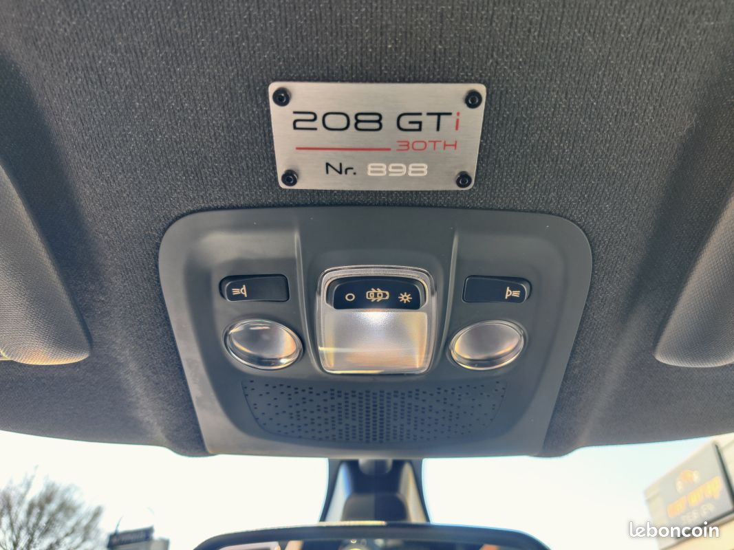 PEUGEOT 208 GTi 1.6 30Th Numérotée 898 (image 9)