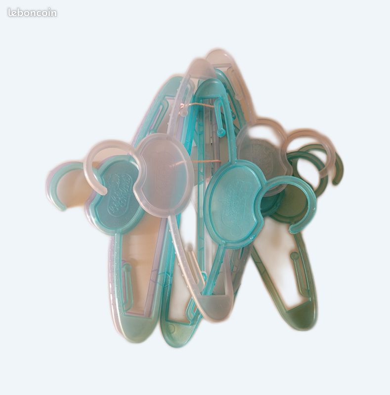 Lot de 7 cintres bébé (image 1)