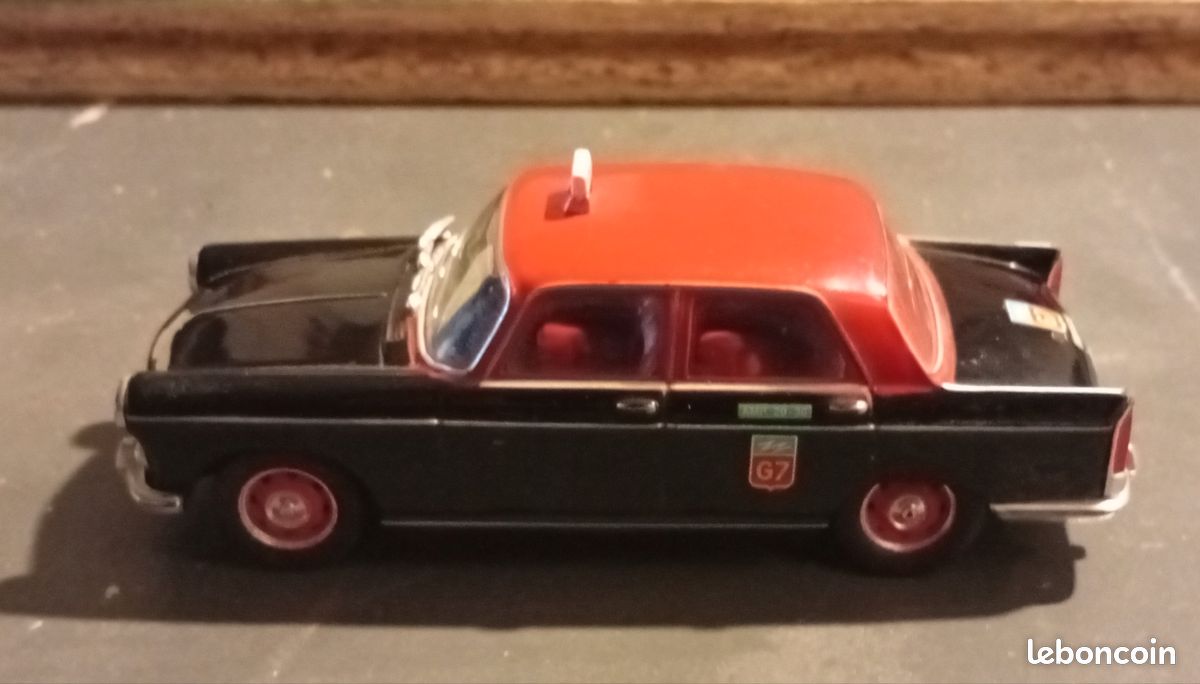 Figurine Peugeot 404 Taxi Parisien G7 échelle 1:43 - Marque Altaya, Métal, Année 1962, Neuve