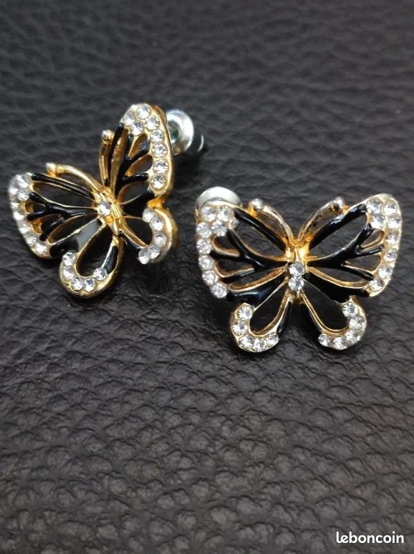 Boucle D Oreille Papillon Noir Et Strass Neuve Isa - Montres & Bijoux
