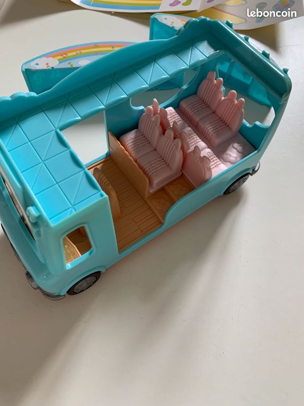 Le bus arc-en-ciel des bébés Sylvanian Families (image 3)