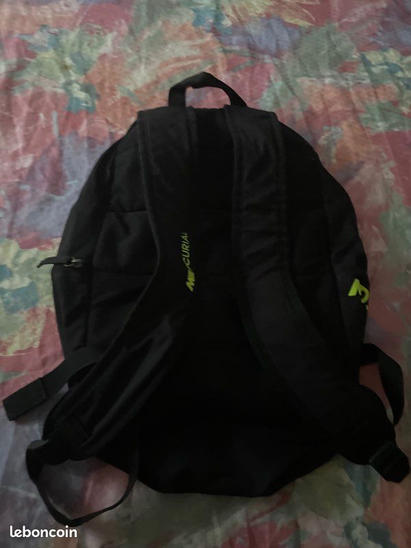 Vends sac à dos 🎒 Nike pour adolescents (image 2)