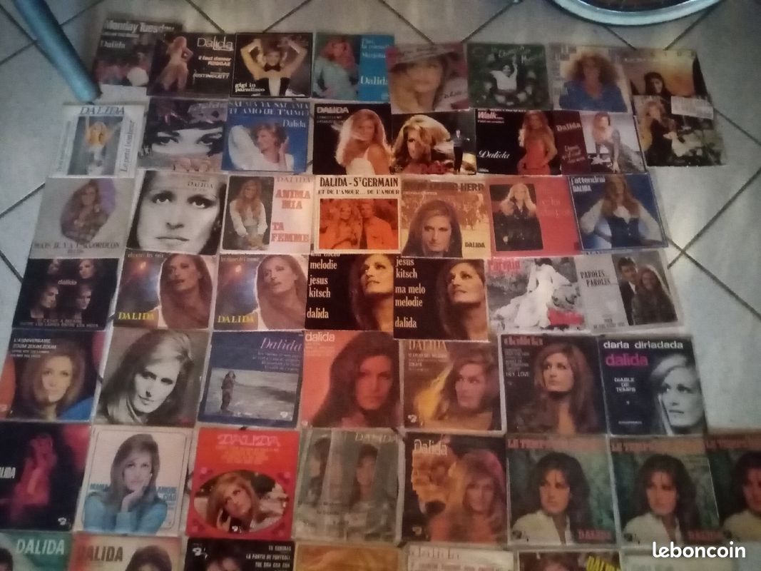 Lot de 74 vinyles 45 tours de dalida (image 2)