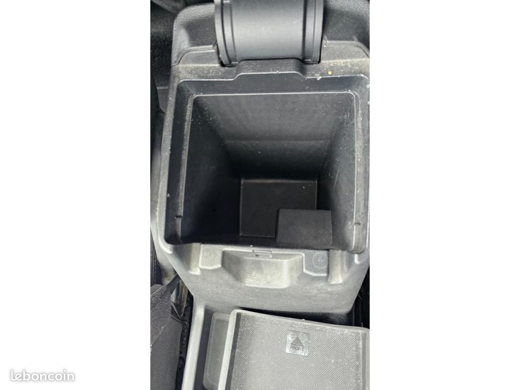 Ford Kuga Titanium 1.5 EcoBlue 120cv BVA 4x2 + Pack Techno + Assistance + Attelage + Barre de Toit (image 25)