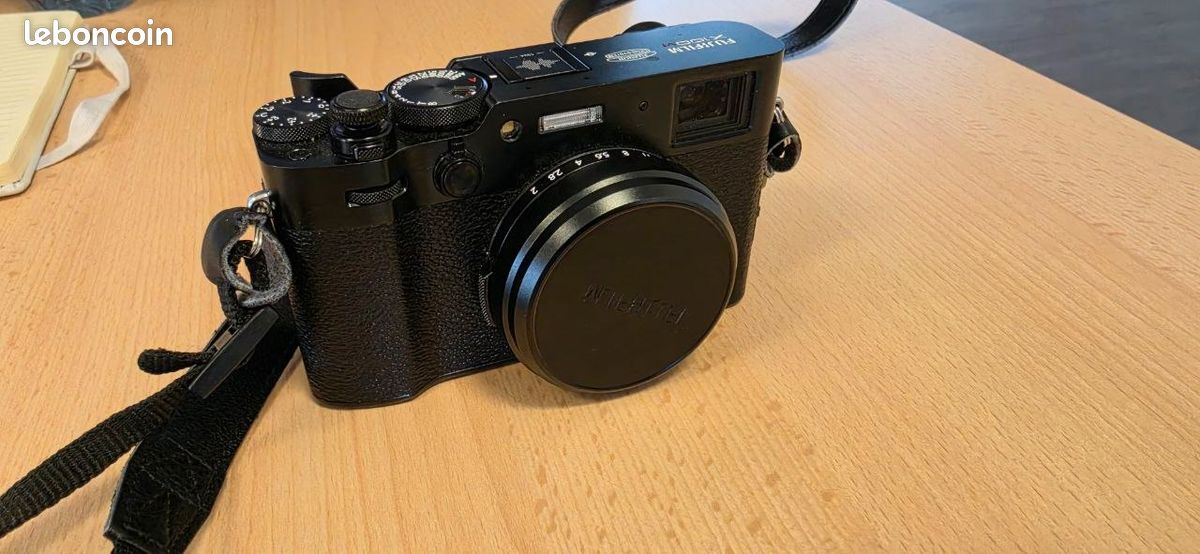 Appareil photo Fujifilm X100VI - Garantie jusqu'en 2029 - 593 déclenchements (image 1)