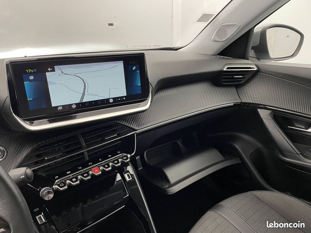 PEUGEOT 2008 PureTech 130 S&S BVM6 Allure Pack (image 16)