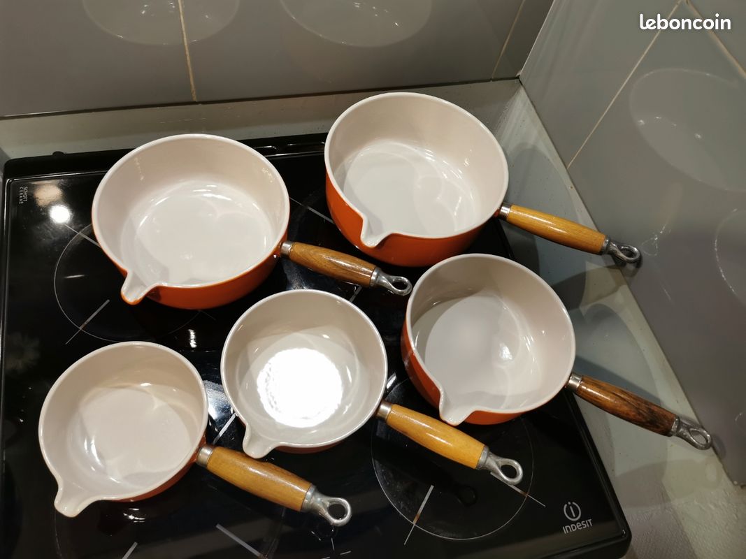 Lot De 5 Casseroles En Fonte émaillée Cousances Vintage - Couleur Marron - Fabrication Française