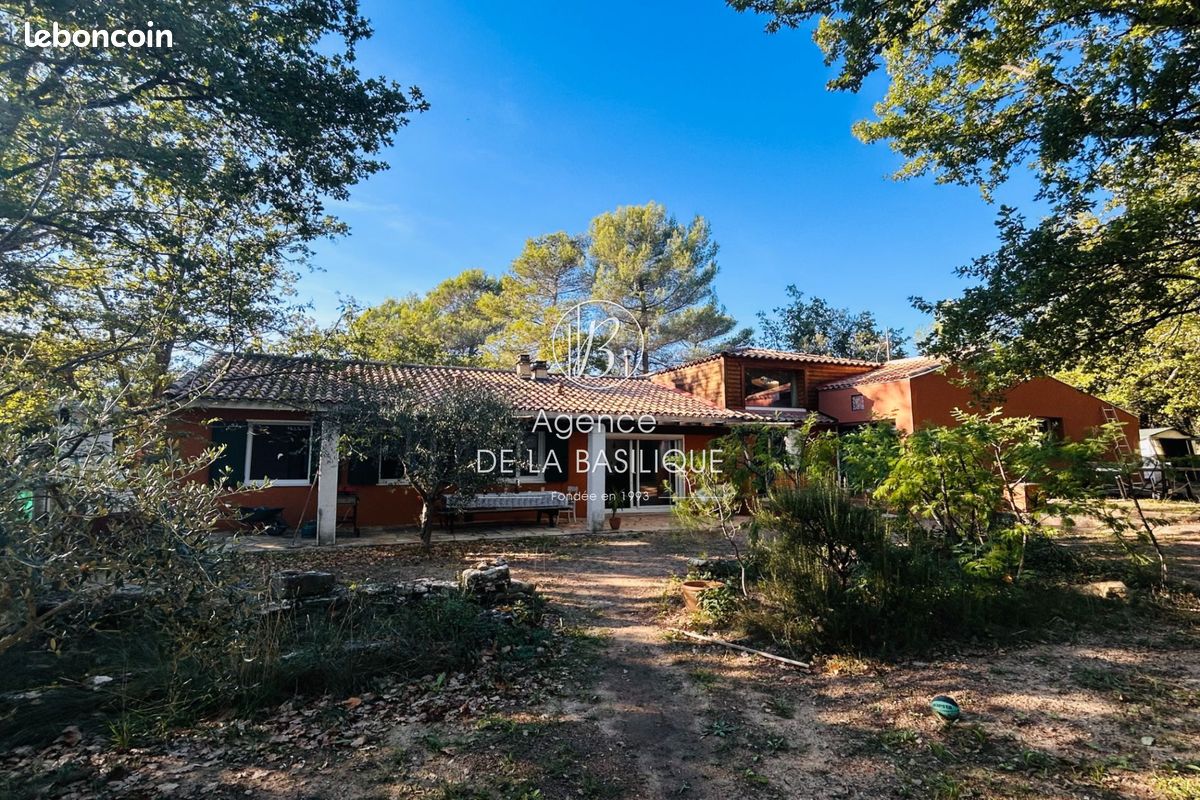 Maison 8 pièces 197 m² · à Pourrières · 197 m² · 698 250 €