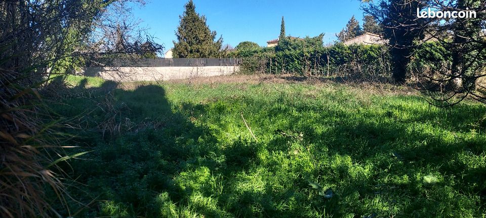 Terrain 600 m² · à Caromb · 140 000 €