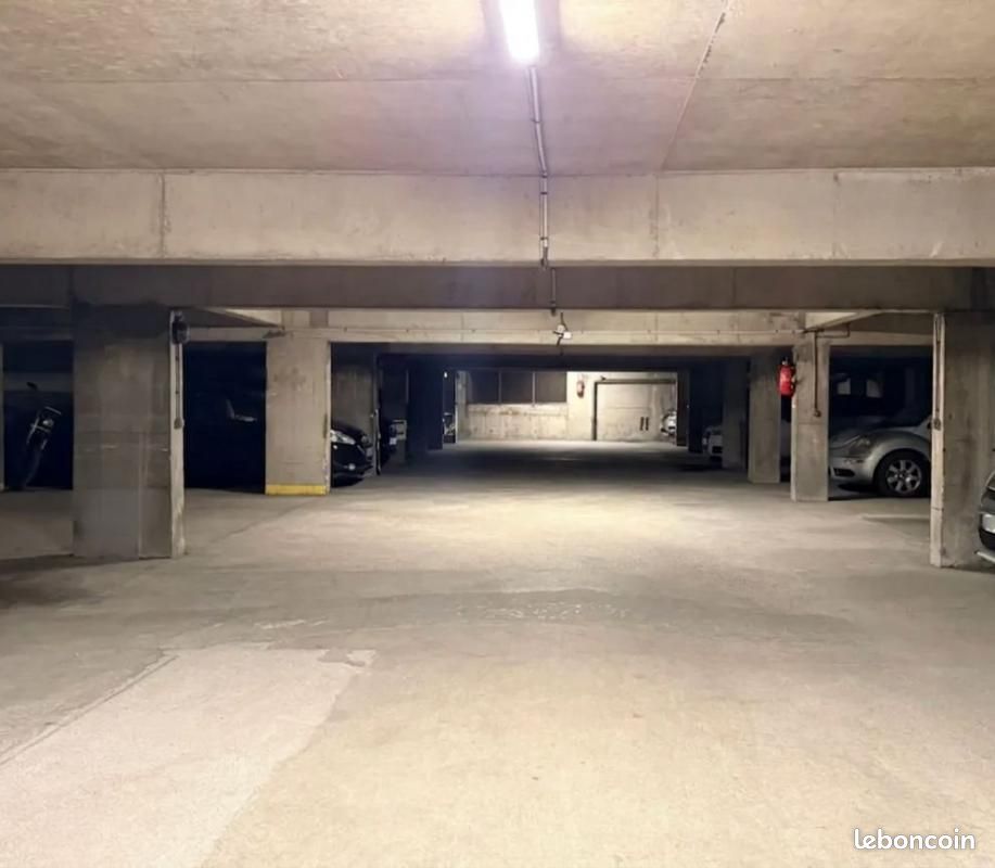 Parking 11 m² · à Paris · 11 m² · 13 500 €