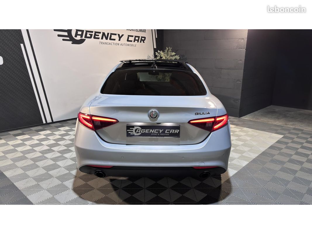 ALFA ROMEO GIULIA 2.2 D 190ch BVA - Gris Lunaire - 1ère Main (image 20)