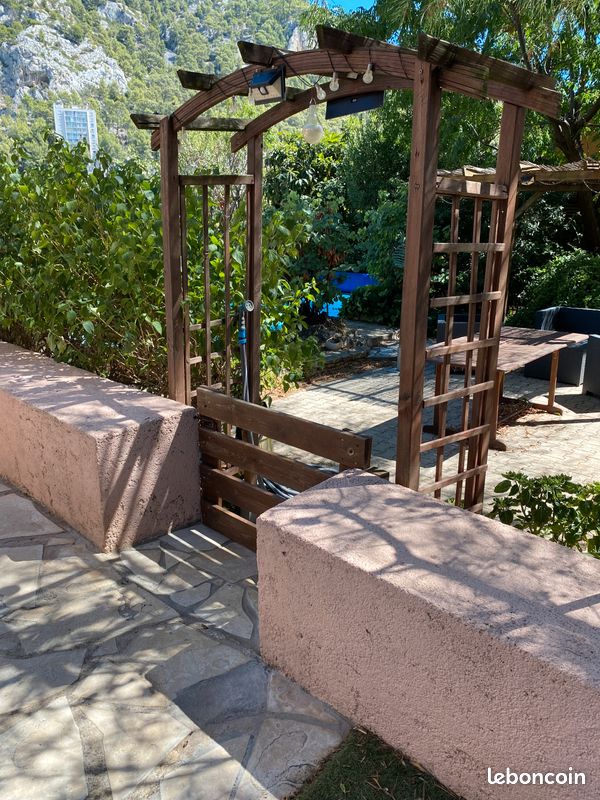 Location saisonnière maison avec piscine et terrasse couverte (image 3)
