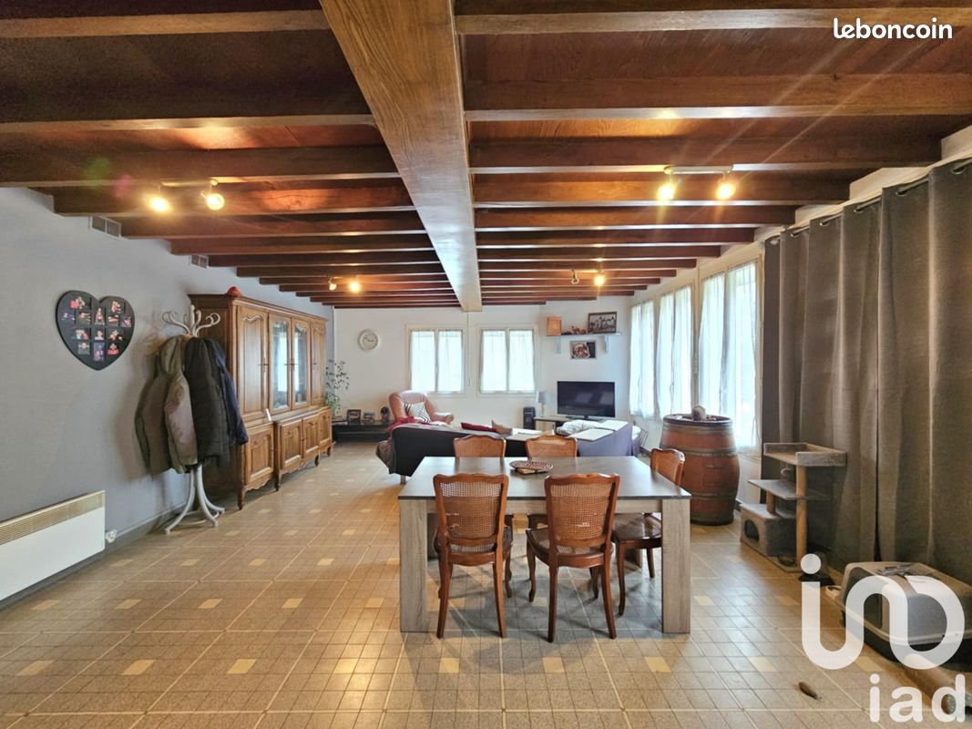 Maison 10 pièces 285 m² · à Teillet · 285 m² · 219 000 €