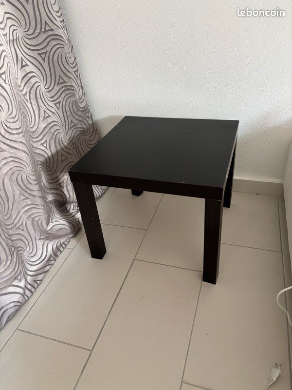 Table lack IKEA noir (image 1)