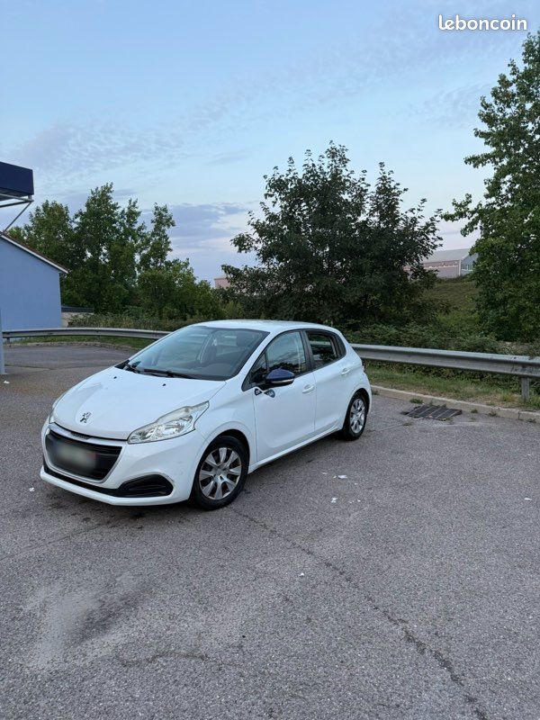 Peugeot 208 like (image 1)